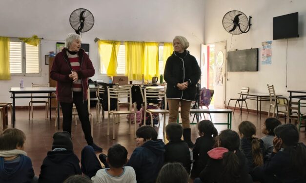 Ex docentes de la escuela primaria N° 10 recordaron anécdotas a los estudiantes