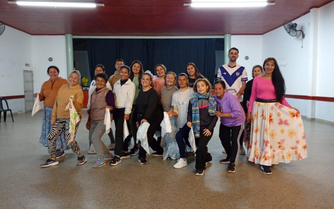 Se desarrolla de manera exitosa el taller de danzas folclóricas en Santa Ana