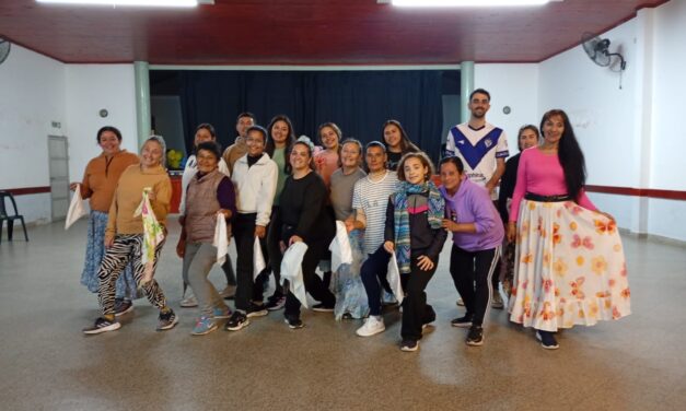 Se desarrolla de manera exitosa el taller de danzas folclóricas en Santa Ana